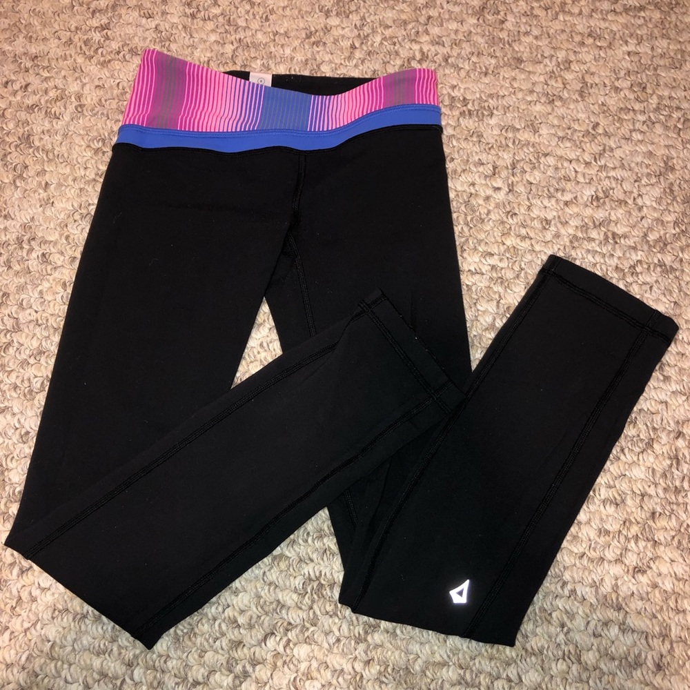 IVIVVA/LULULEMON LEGGINGS SIZE 8